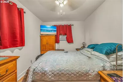 240 NE 80th Ave, Portland, OR 97213 - Photo 4