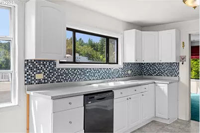 91424 N Bank Ln, Coquille, OR 97423 - Photo 12