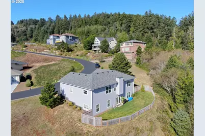 220 NE Spring Ave, Depoe Bay, OR 97341 - Photo 36