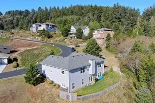 220 NE Spring Ave, Depoe Bay, OR 97341 - Photo 36