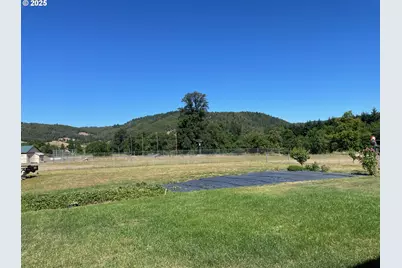 221 Main St, Riddle, OR 97469 - Photo 44