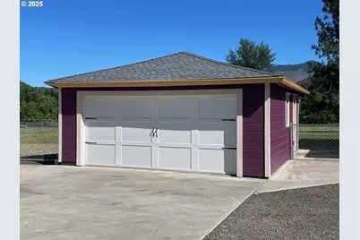 221 Main St, Riddle, OR 97469 - Photo 42