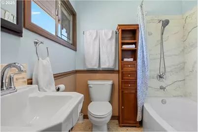 221 Main St, Riddle, OR 97469 - Photo 34