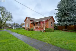 341 NW 10th St, McMinnville, OR 97128 - Photo 2