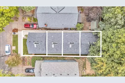 3940 SE Ivon St, Portland, OR 97202 - Photo 1