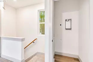 3940 SE Ivon St, Portland, OR 97202 - Photo 12