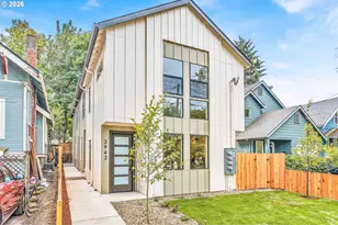 3940 SE Ivon St, Portland, OR 97202 - Photo 4