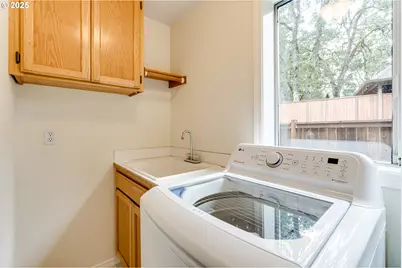 1328 Spyglass Dr, Eugene, OR 97401 - Photo 28