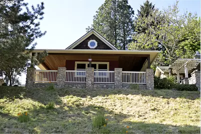 442 1st St, Elkton, OR 97436 - Photo 1