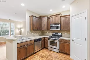 11880 SW Horizon Blvd, Beaverton, OR 97007 - Photo 2