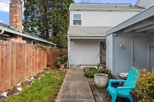 2338 SE 124th Ave, Portland, OR 97233 - Photo 2