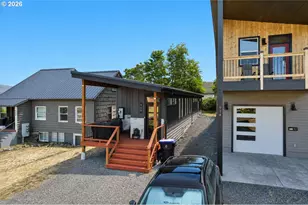 910 Clark St, The Dalles, OR 97058 - Photo 2