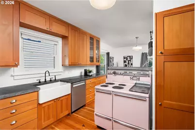 303 SE 86th Ave, Portland, OR 97216 - Photo 12