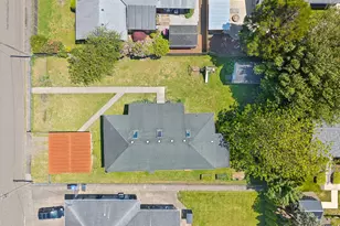 1209 6th St, Tillamook, OR 97141 - Photo 4