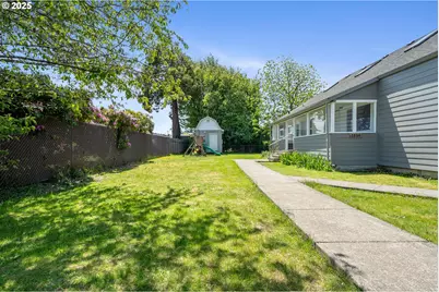 1209 6th St, Tillamook, OR 97141 - Photo 6