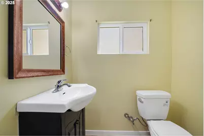 1209 6th St, Tillamook, OR 97141 - Photo 18