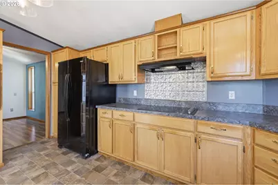 2070 Donnelly Dr, Springfield, OR 97477 - Photo 16