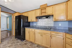 2070 Donnelly Dr, Springfield, OR 97477 - Photo 16