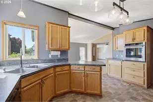 2070 Donnelly Dr, Springfield, OR 97477 - Photo 14