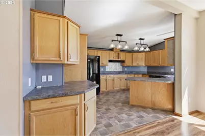 2070 Donnelly Dr, Springfield, OR 97477 - Photo 10