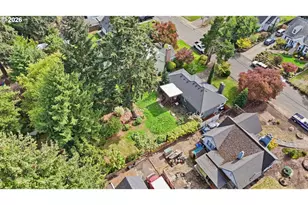 9917 NE Campaign St, Portland, OR 97220 - Photo 36