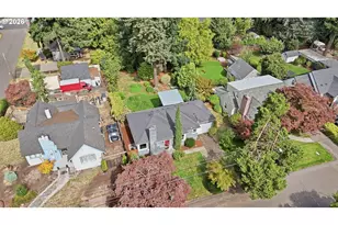 9917 NE Campaign St, Portland, OR 97220 - Photo 34