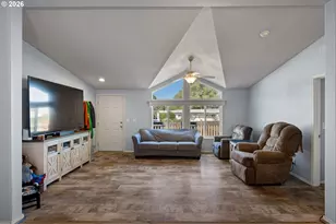 1125 58th St, Springfield, OR 97478 - Photo 6