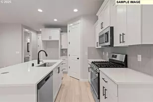 18505 NE 44th Ave, Vancouver, WA 98686 - Photo 10