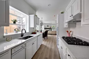 872 NE Pacific Dr, Fairview, OR 97024 - Photo 8