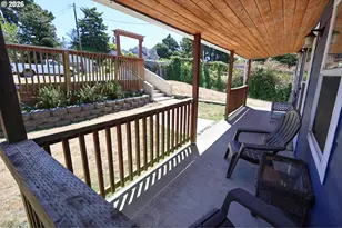 366 N Wasson St, Coos Bay, OR 97420 - Photo 4