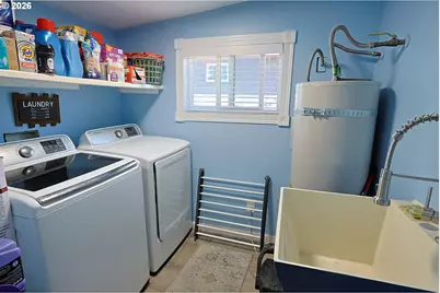 366 N Wasson St, Coos Bay, OR 97420 - Photo 16