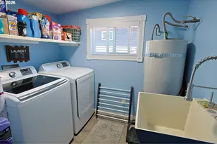 366 N Wasson St, Coos Bay, OR 97420 - Photo 16