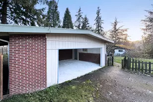 1180 E 37th Ave, Eugene, OR 97405 - Photo 4