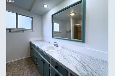 1180 E 37th Ave, Eugene, OR 97405 - Photo 20