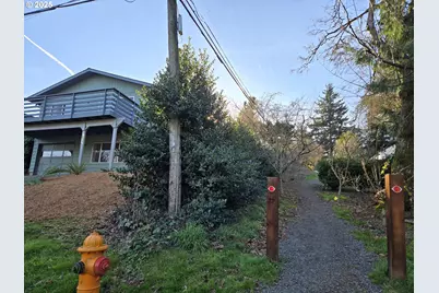 1834 SW Miles St, Portland, OR 97219 - Photo 4