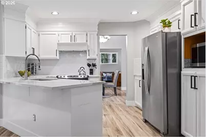 5702 SW Seymour St, Portland, OR 97221 - Photo 12