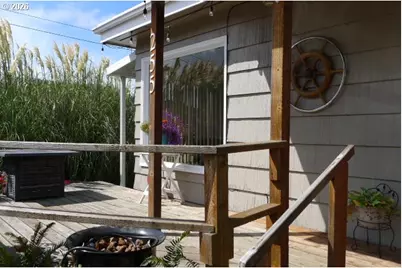 255 Beach Blvd, Winchester Bay, OR 97467 - Photo 12