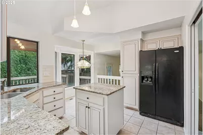 10763 SW River Dr, Tigard, OR 97224 - Photo 2