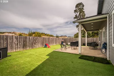 1205 Crocker St, Coos Bay, OR 97420 - Photo 38