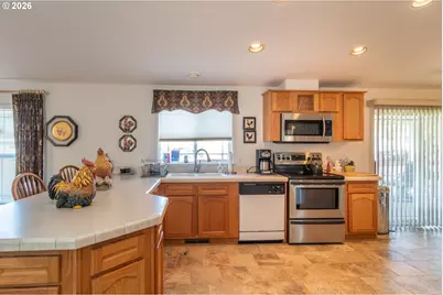 104 Willamina Ln, Roseburg, OR 97470 - Photo 14