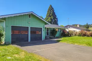 1612 NW Wanell St, Roseburg, OR 97471 - Photo 2