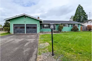 1612 NW Wanell St, Roseburg, OR 97471 - Photo 2
