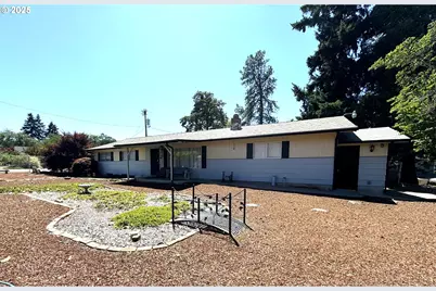 166 Peacock Ln, Myrtle Creek, OR 97457 - Photo 2