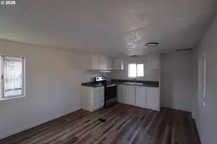 1120 W Fairview Dr, Springfield, OR 97477 - Photo 4