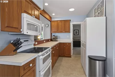 1327 SE Main St, Roseburg, OR 97470 - Photo 12