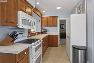1327 SE Main St, Roseburg, OR 97470 - Photo 12