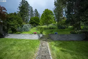 1327 SE Main St, Roseburg, OR 97470 - Photo 40