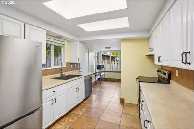 821 SE Bush St, Portland, OR 97202 - Photo 8