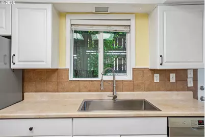 821 SE Bush St, Portland, OR 97202 - Photo 10