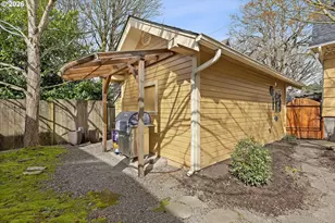 1526 SE Taylor St, Portland, OR 97214 - Photo 38